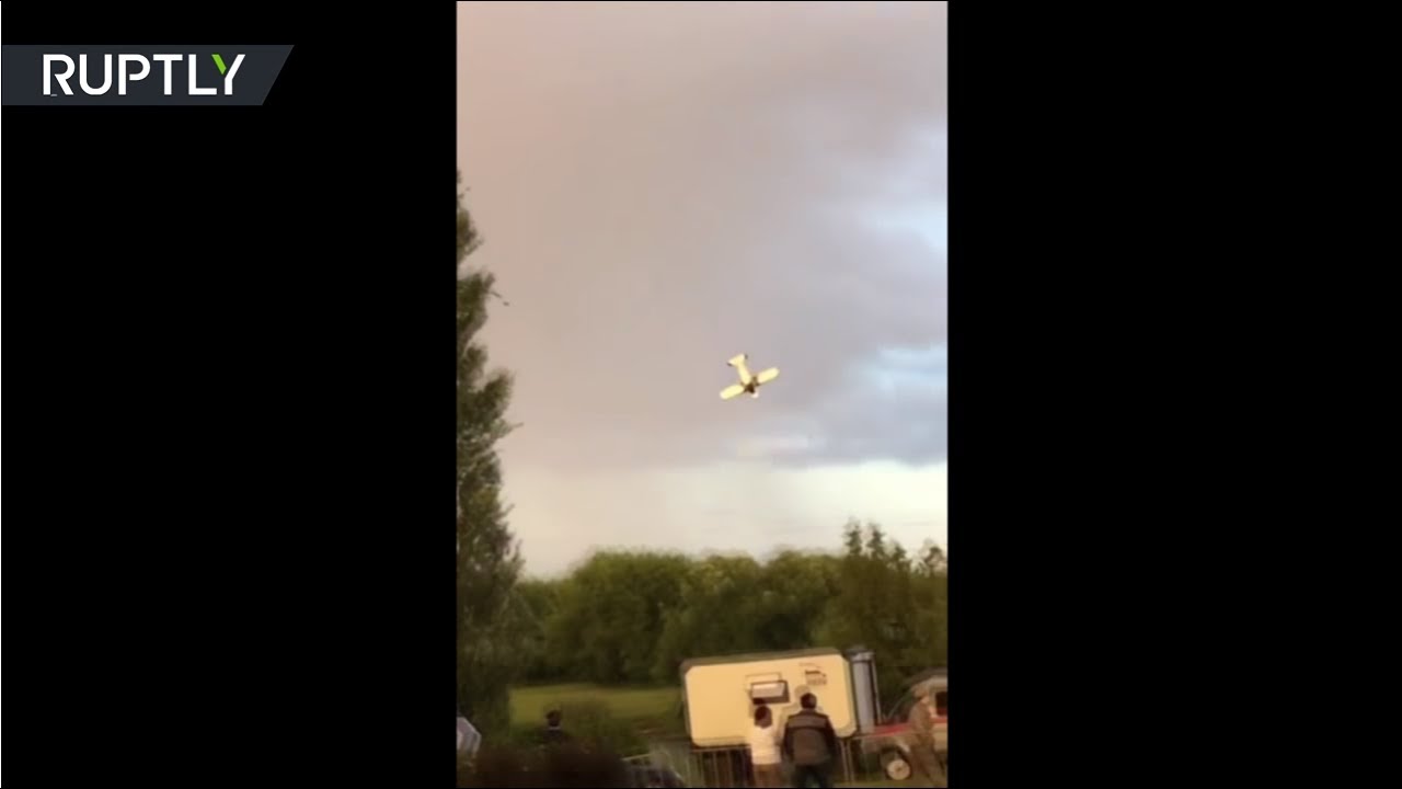 RAW Fatal moment plane corkscrews to the ground while performing air