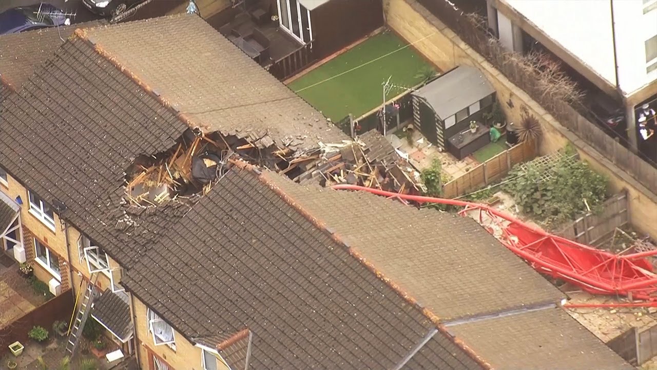 Crane collapses on house in Bow trapping people inside The Global Herald