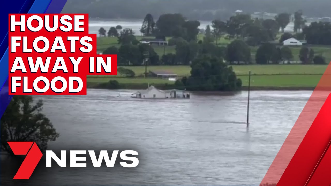Video shows house floating during flooding of Manning River at Mondrook