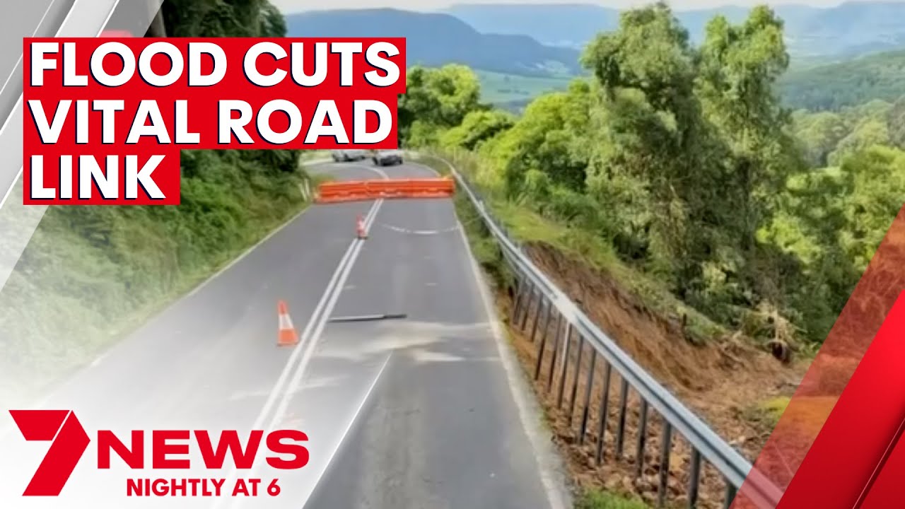 Landslide on Moss Vale Road cuts access in Kangaroo Valley 7NEWS
