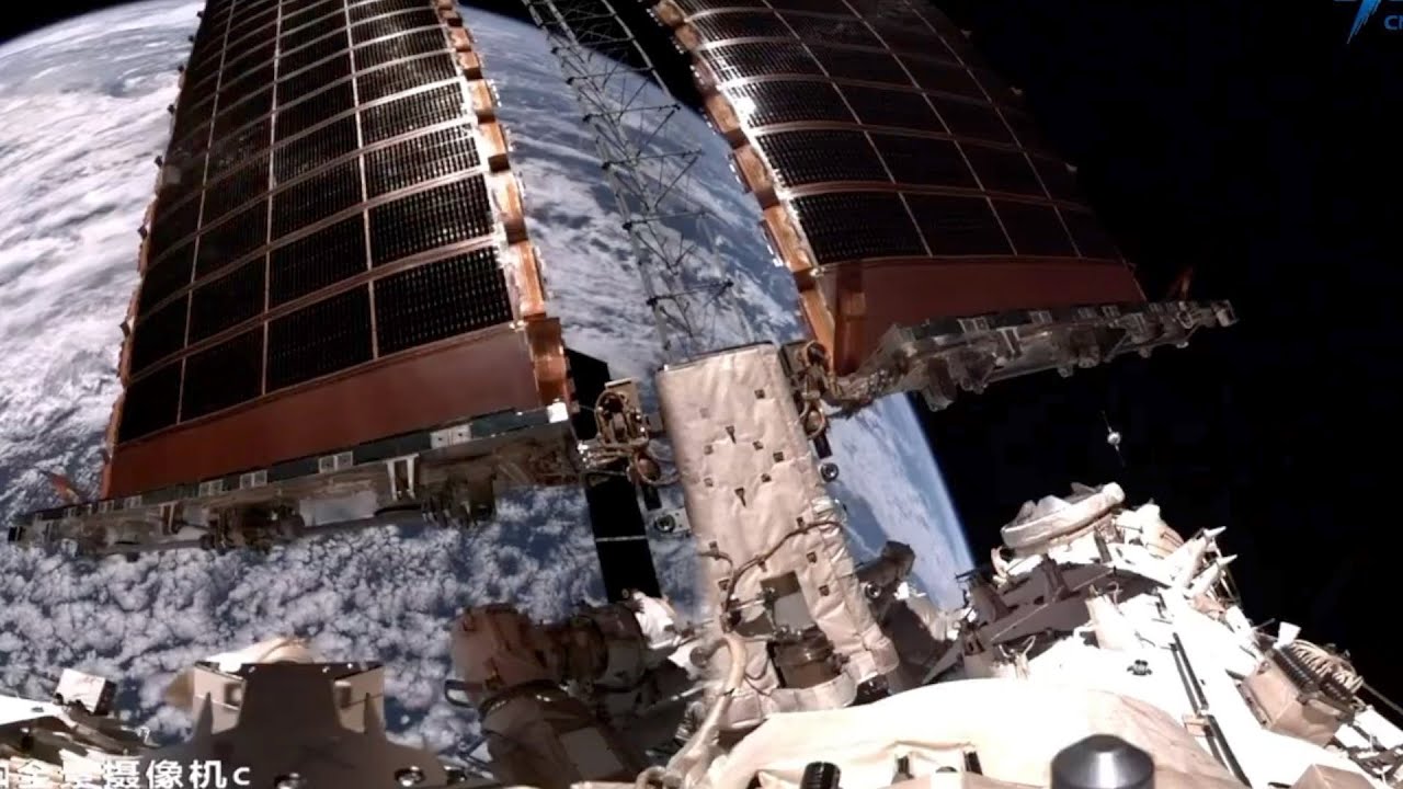 The beautiful scene of the docking of Mengtian lab module with Tianhe ...