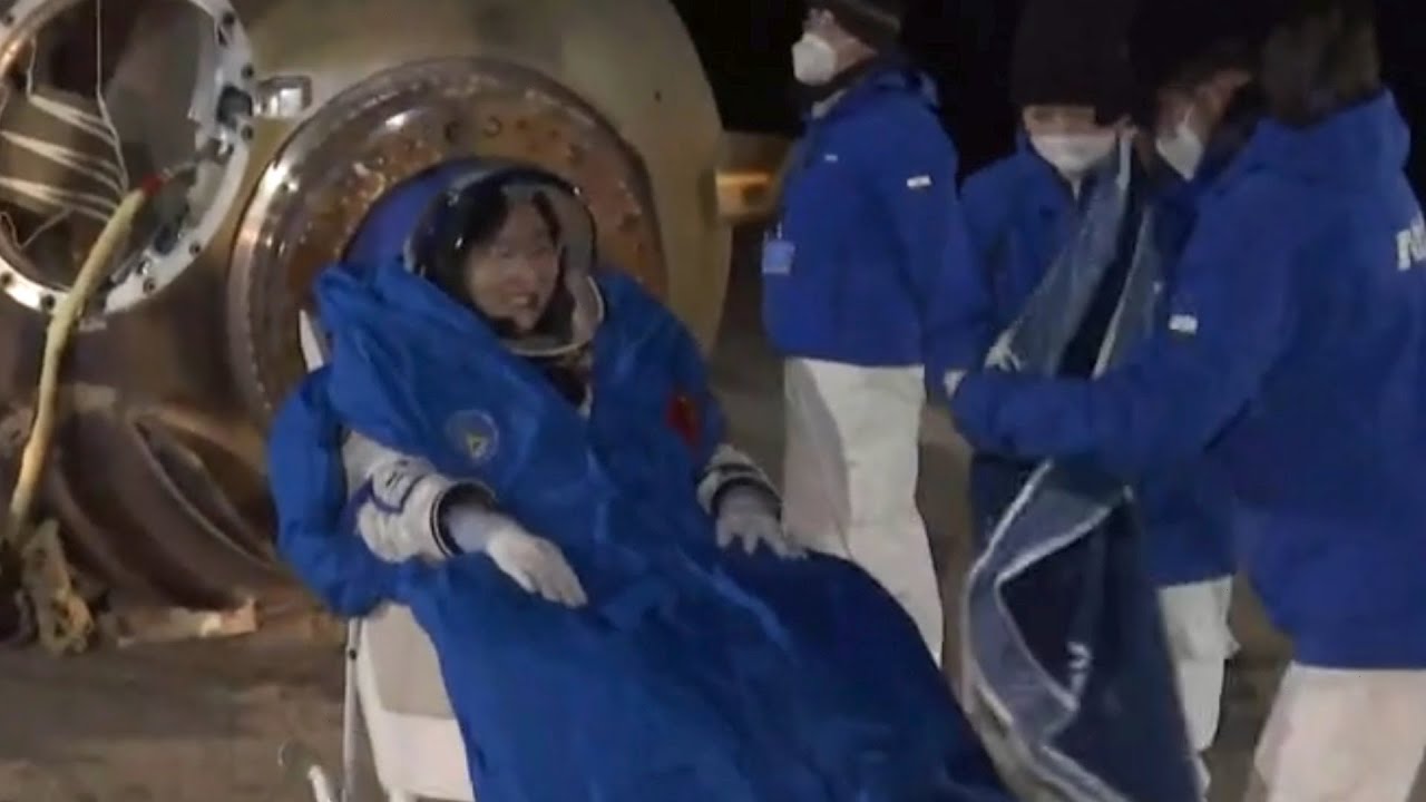 Liu Yang gets out of the re-entry module - The Global Herald