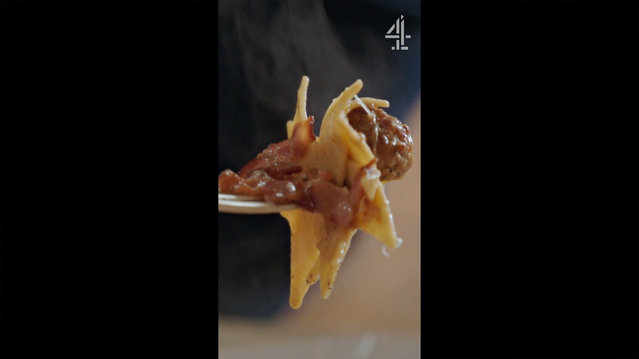 ONE Pan Christmas Star Pasta Jamie Oliver short The Global Herald