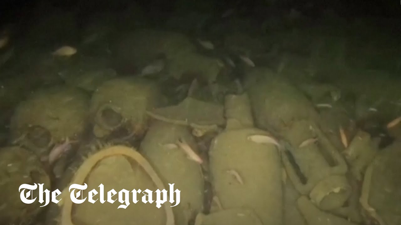 2,000yearold ancient Roman shipwreck full of jars found off coast of(02)