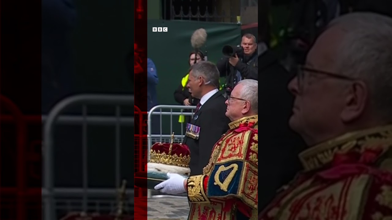 King Charles receives Scottish crown jewels #BBCNews #Shorts #
