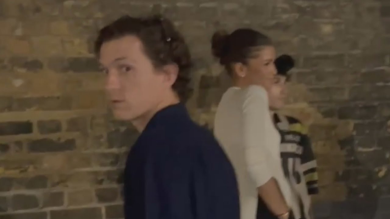Fans Crash Zendaya and Tom Hollands Date Night - But Only for a Pic