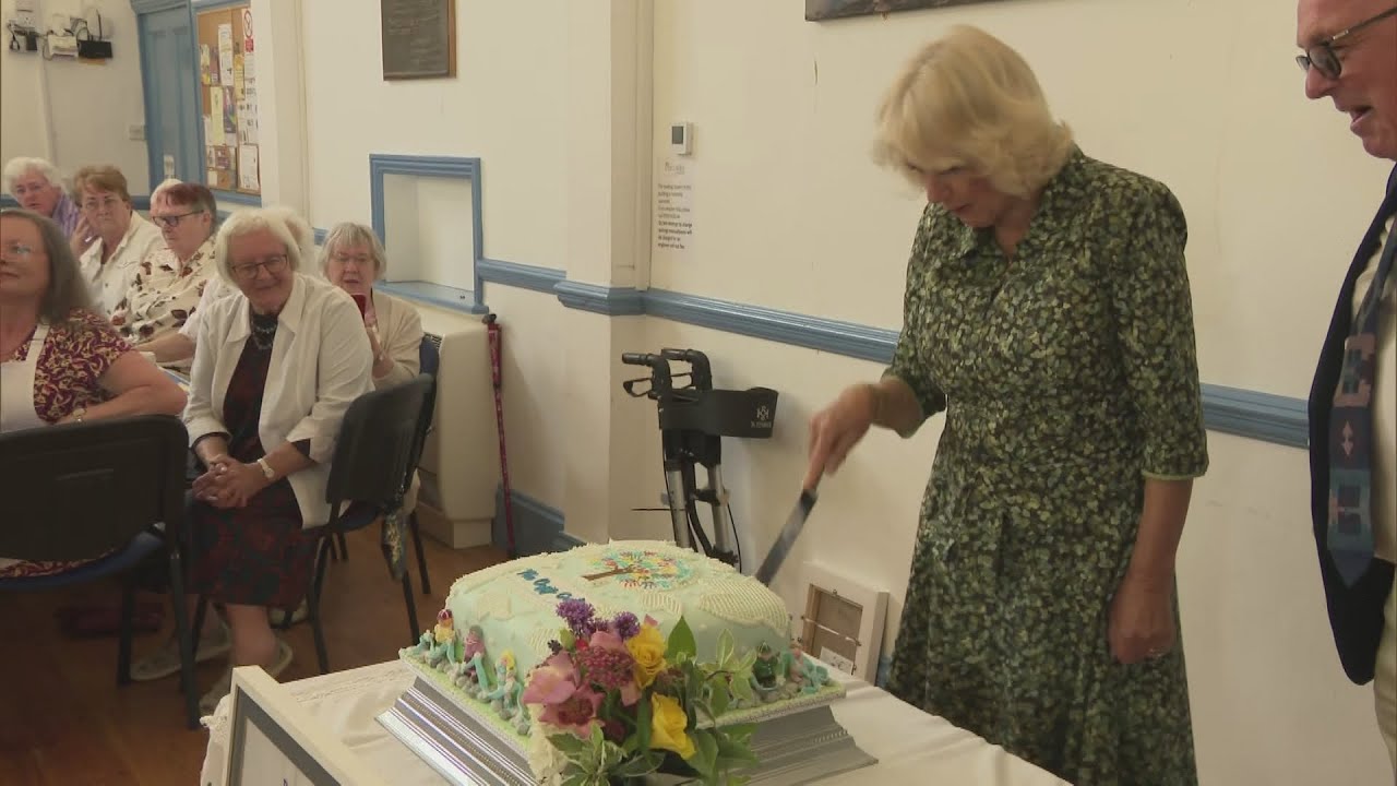 Queen receives three cheers during visit to Oasis Centre The Global
