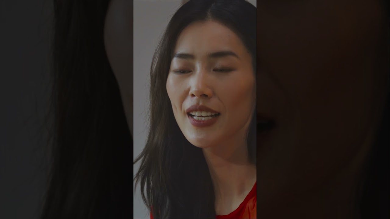 Liu Wen shares what’s inside her #GucciBamboo1947 #LiuWen - The Global