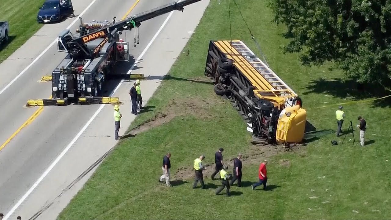 Ohio school bus crashes with minivan, leaving 1 child dead and 23 ...