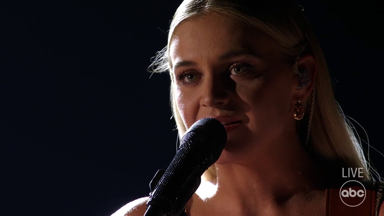 Kelsea Ballerini Performs 'Leave Me Again' The CMA Awards The(02)